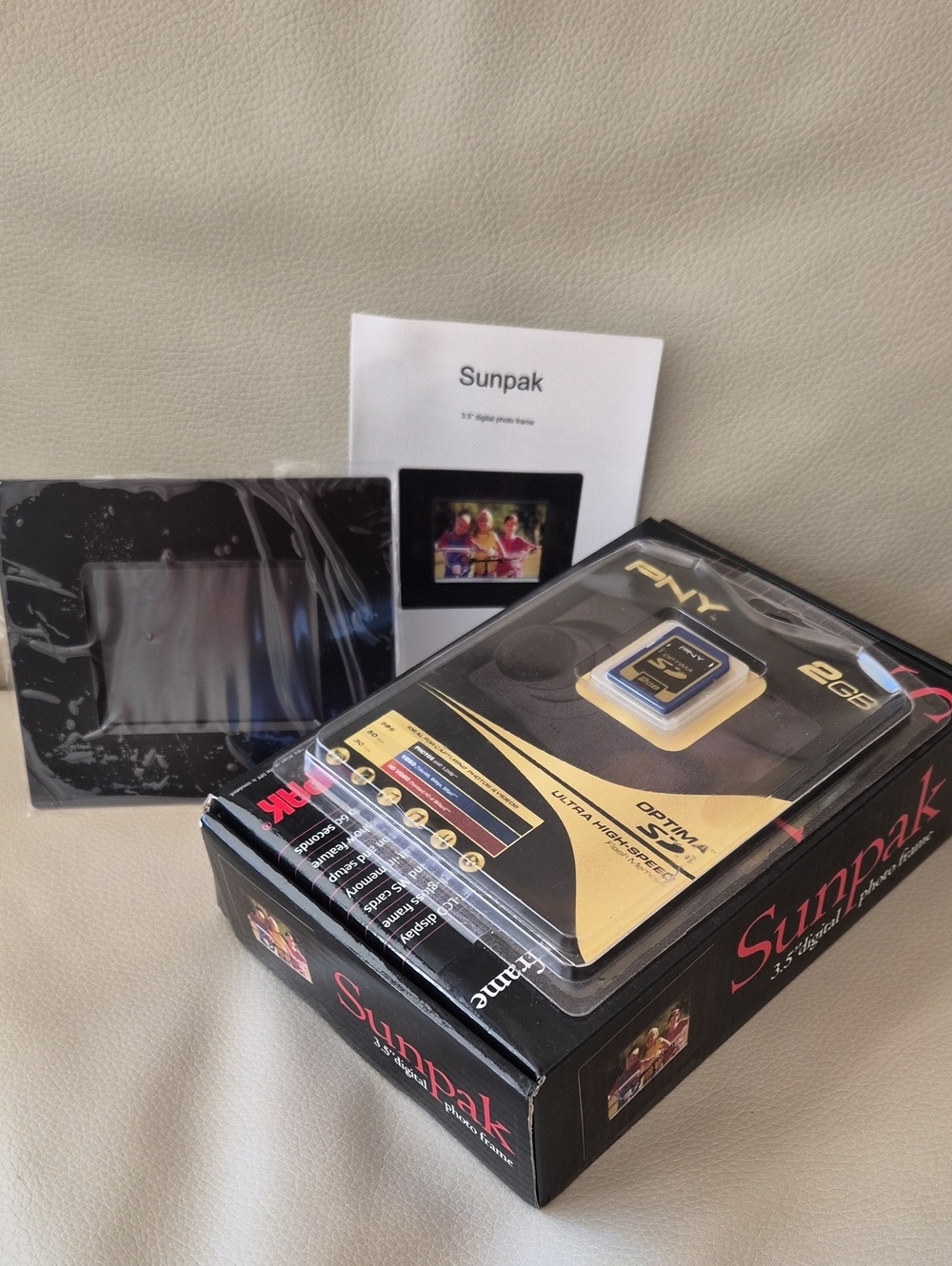 Sunpak Digital Photo Frame with Black Finish